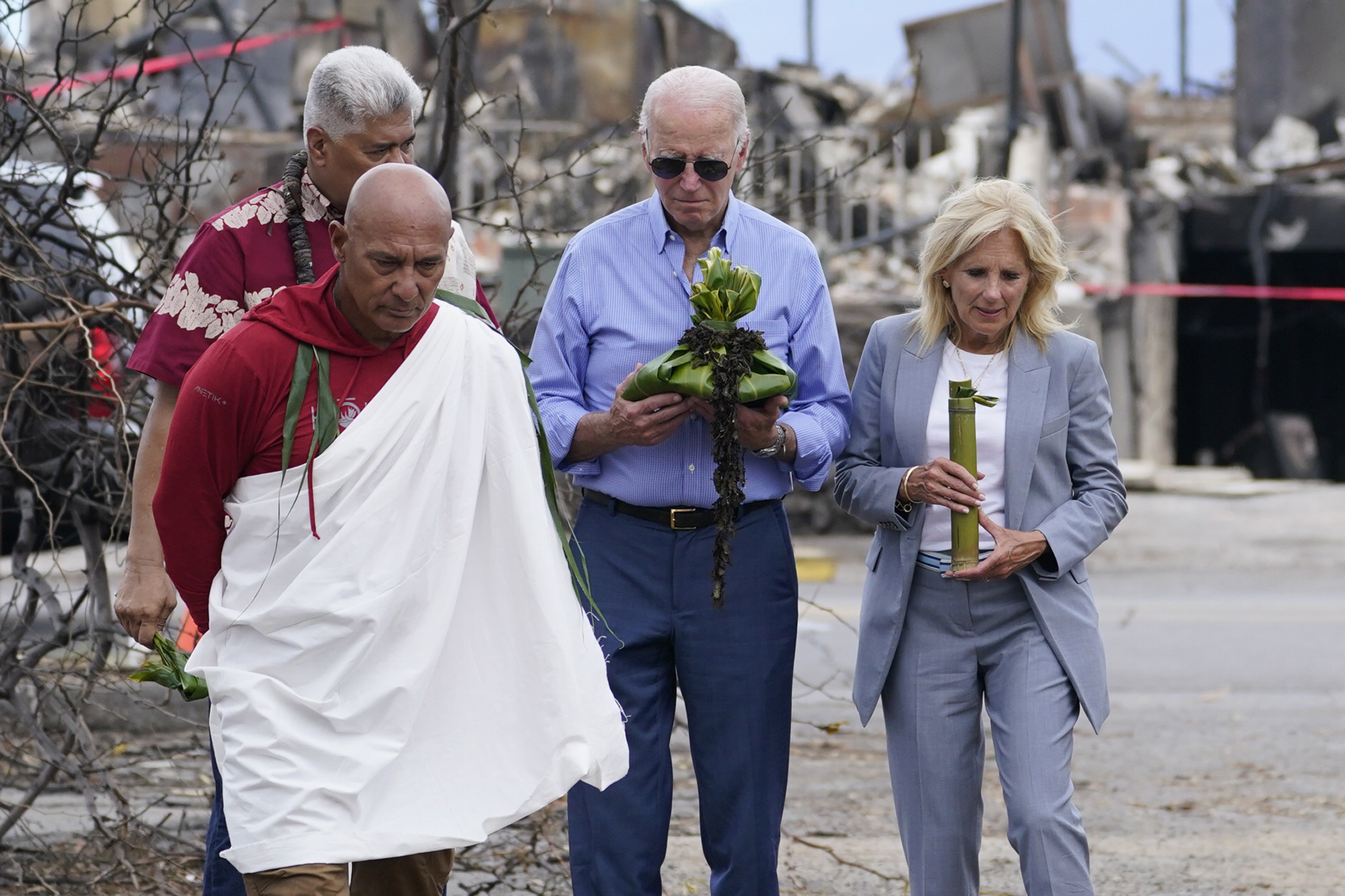 Bidens tour fire-ravaged area of Maui | The Arkansas Democrat-Gazette ...