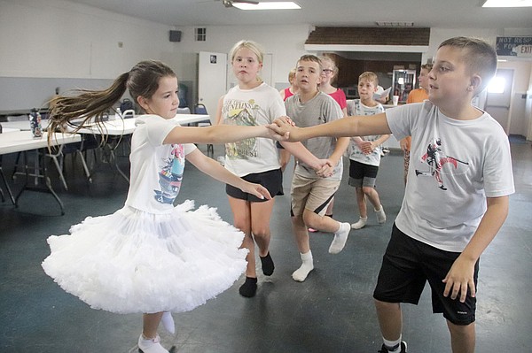 Square dance tradition continues with 81 groups | The