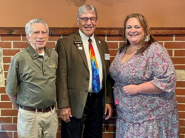 District governor speaks to Rotary Club - Vimarsana News