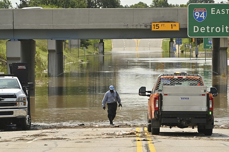 Flooding fills tunnels leading to Detroit airport, forces water rescues