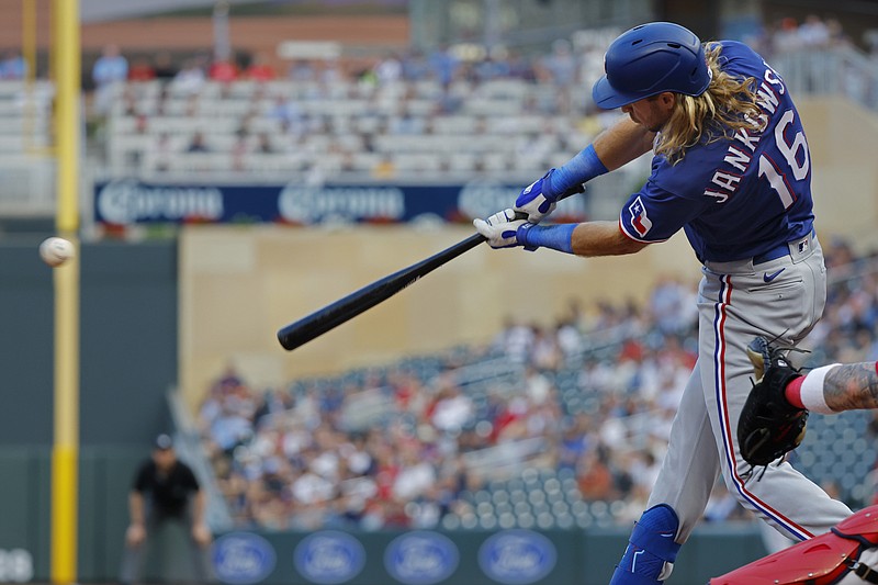 Twins mount late comeback to win series opener 7-5 over Rangers