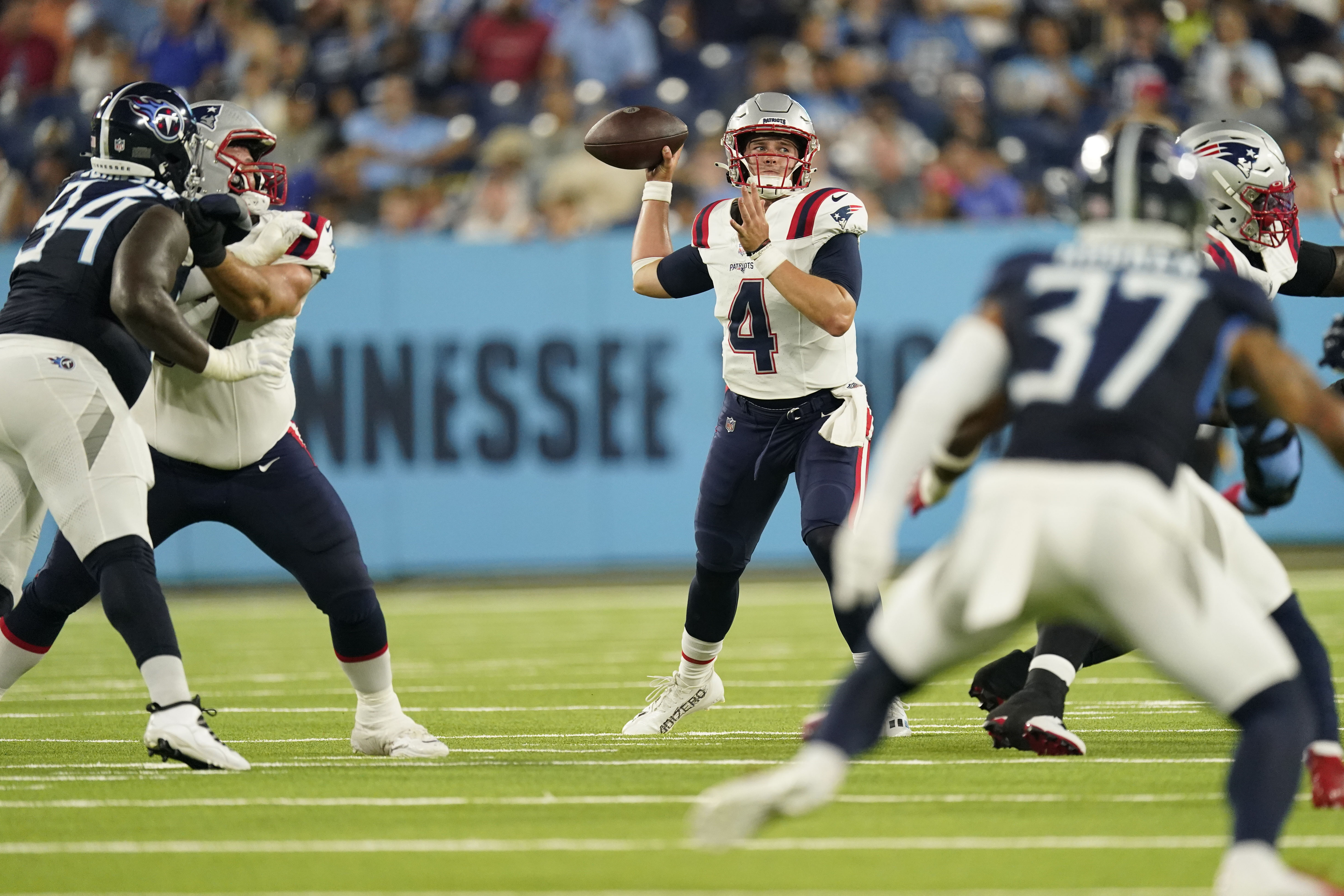 Tennessee Titans quarterback Malik Willis (7) throws a pass during an NFL  football training camp practice Wednesday, July 26, 2023, in Nashville,  Tenn. (AP Photo/George Walker IV Stock Photo - Alamy