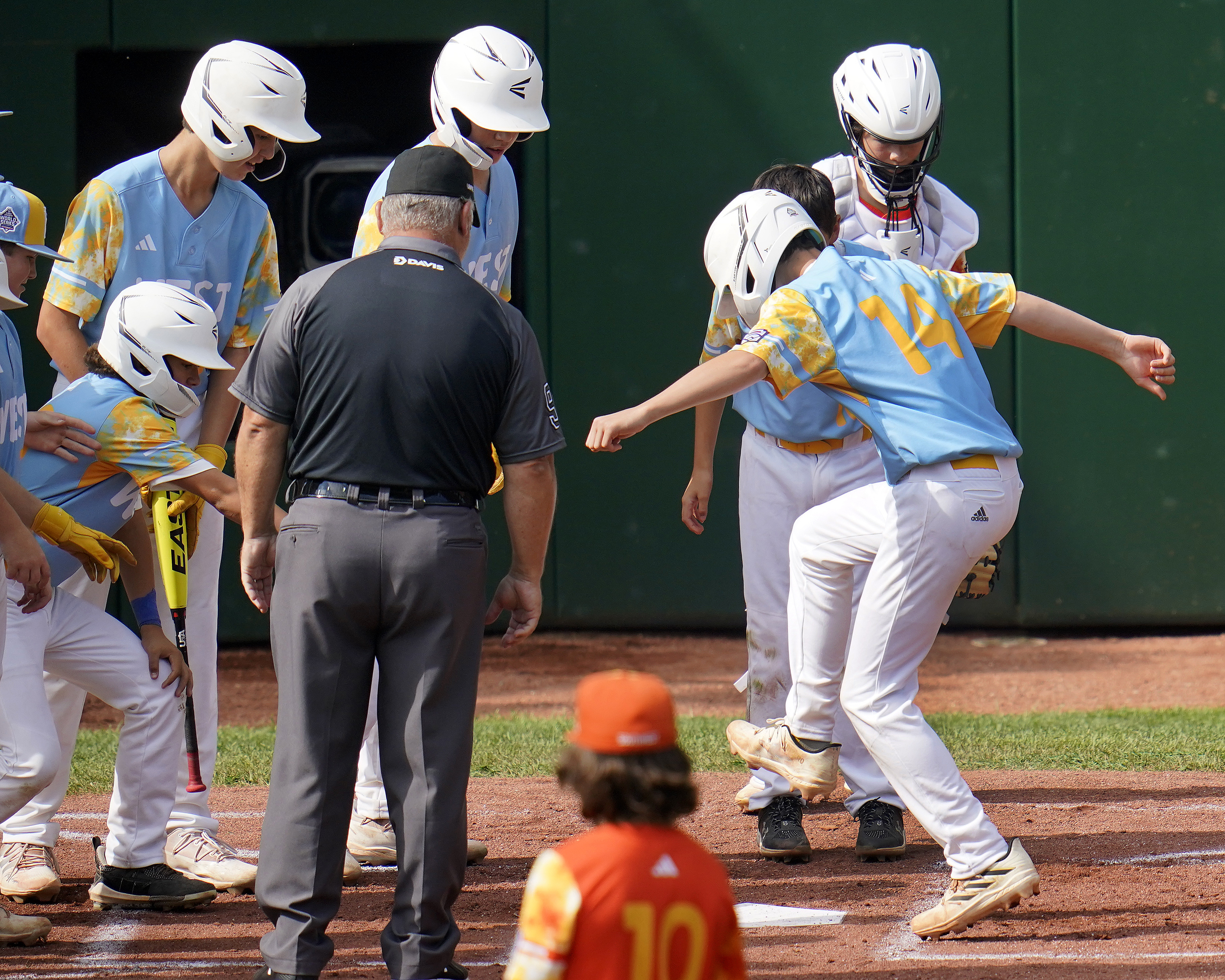 Pearland All-Stars beat California 8-4 to advance in Little League World  Series - ABC7 San Francisco