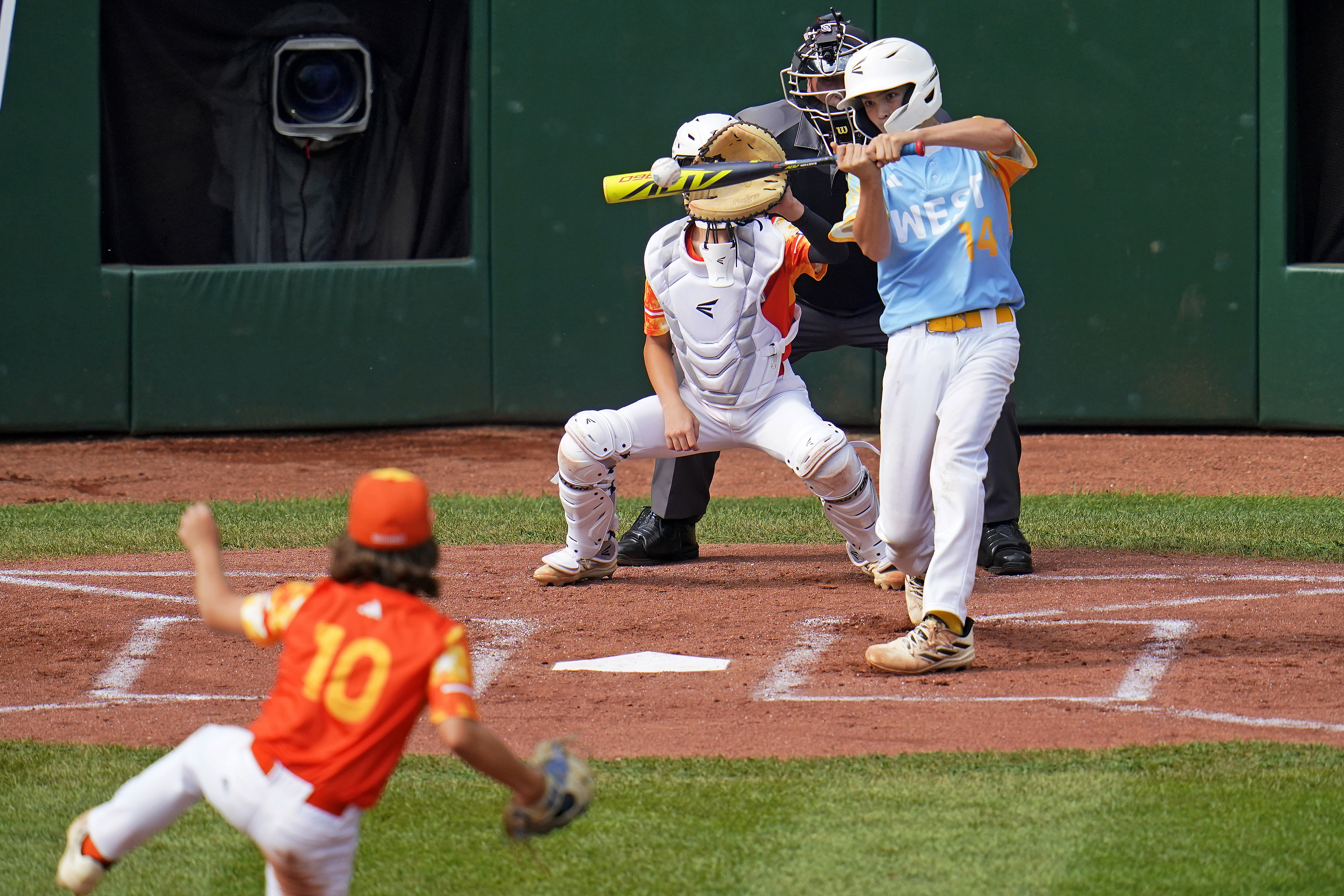 Pearland All-Stars beat California 8-4 to advance in Little League World  Series - ABC7 San Francisco