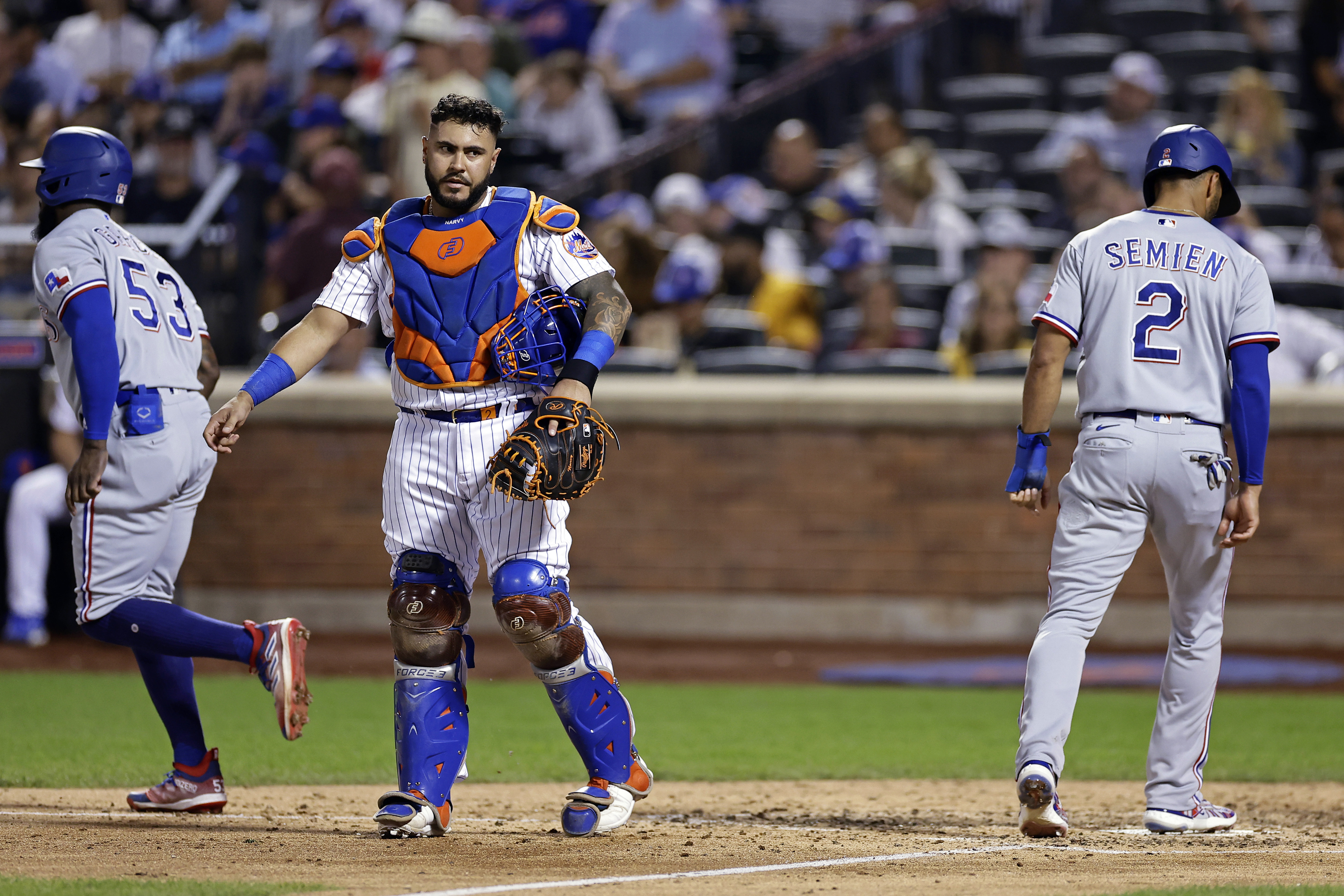 Encarnacion-Strand's 2-run homer lifts the Reds over the Mets 3-2