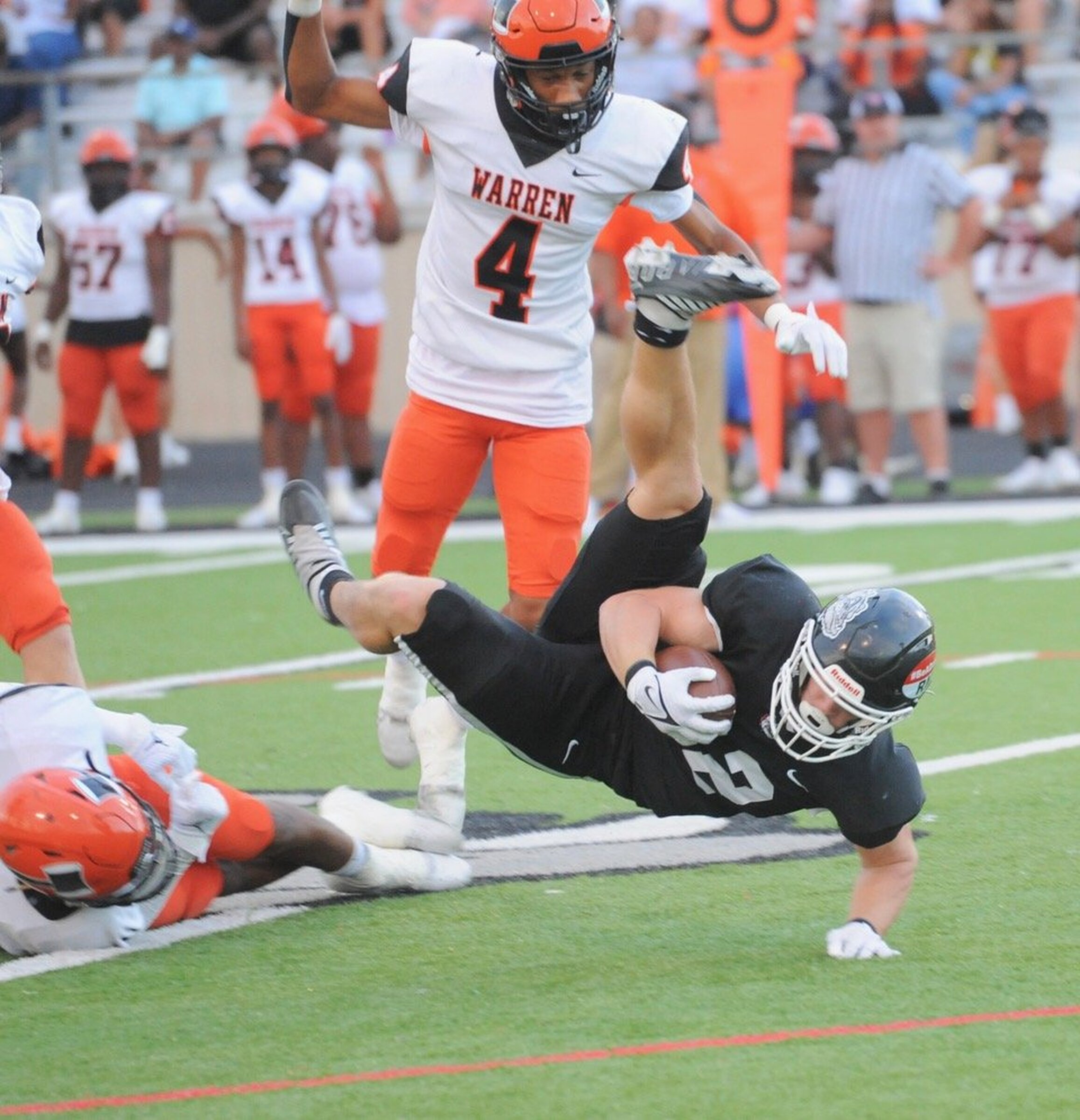 Late touchdown clinches victory for Warren in White Hall matchup