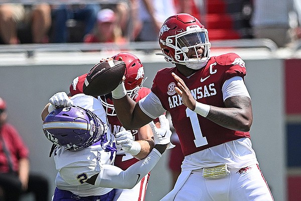 Razorbacks rip Western Carolina Catamounts