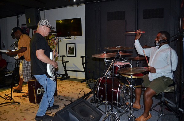 Bluesman Kimbrough plays for packed house - Vimarsana News