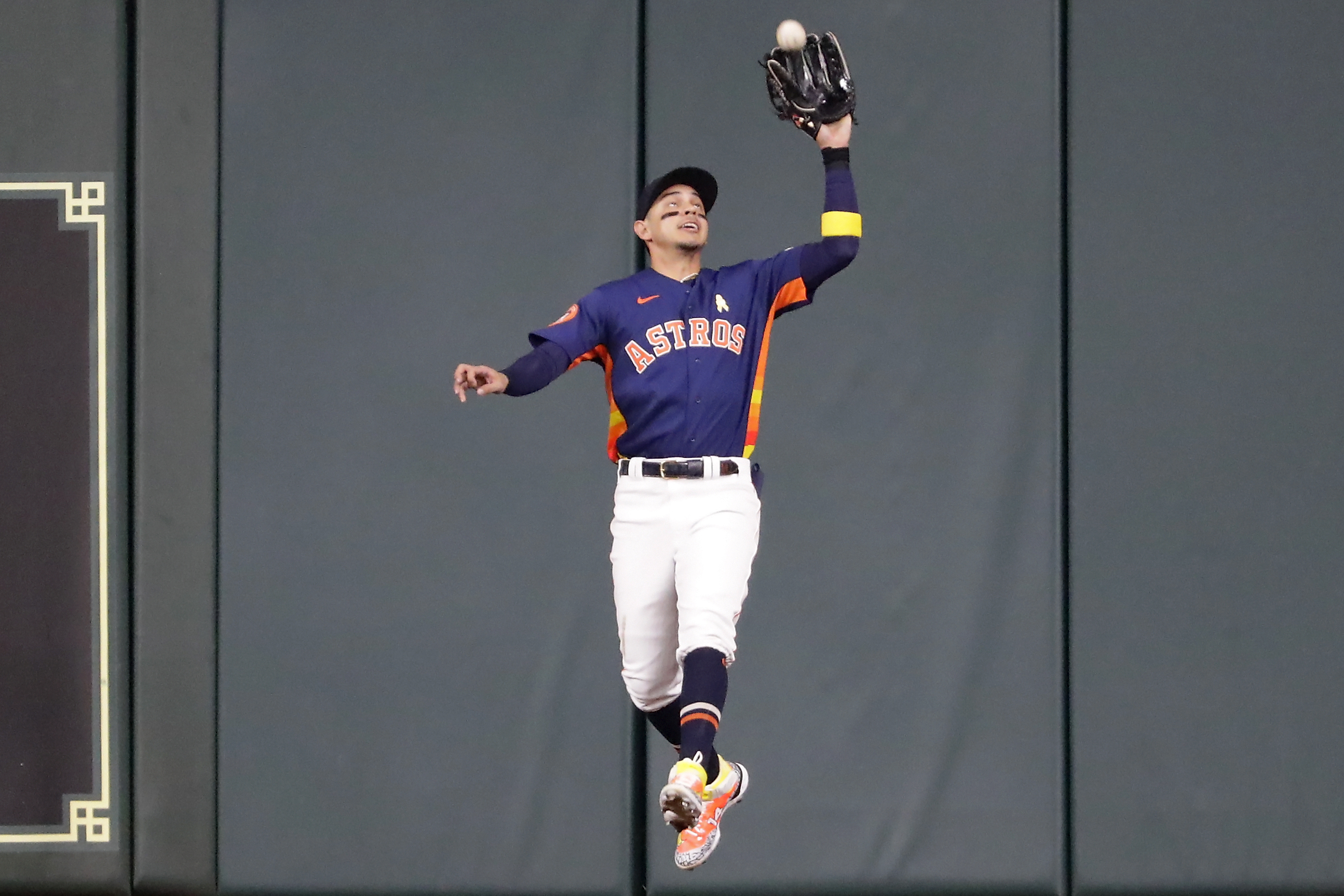 Houston Astros center fielder Mauricio Dubon (14) makes a catch to