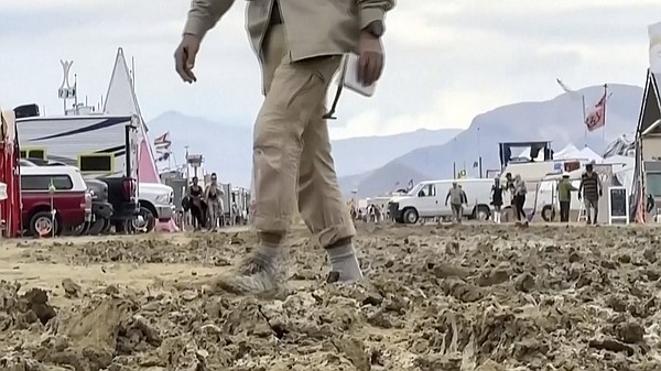 Burning Man revelers begin exodus; flooding left tens of thousands stranded in desert - Vimarsana News