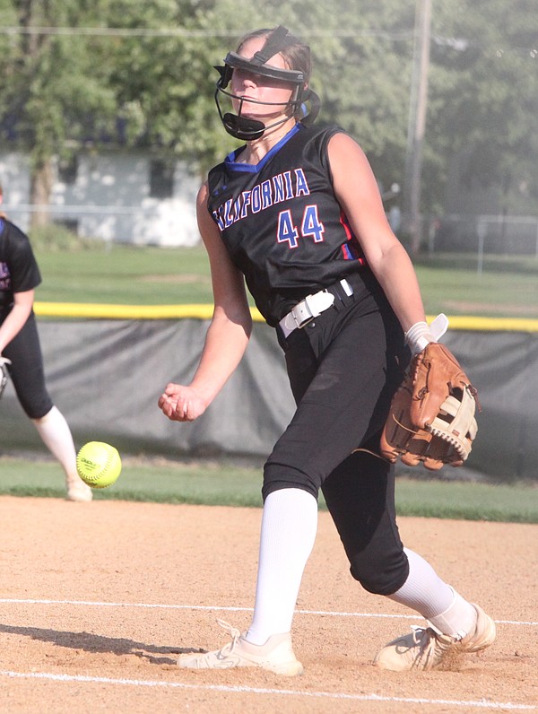 Dunham strikes out 14 in Lady Pintos win over Eldon - Vimarsana News