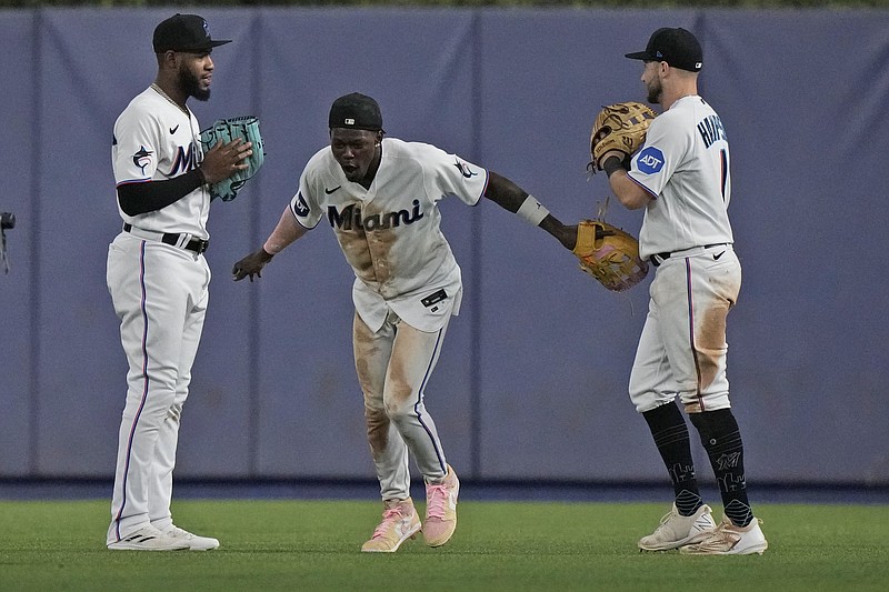 MLB ROUNDUP  Marlins beat Dodgers, 6-3, for fifth straight victory
