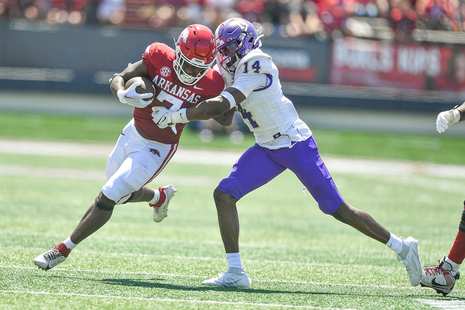 Hogs' passing game looks sharp, running game still improving - Vimarsana News