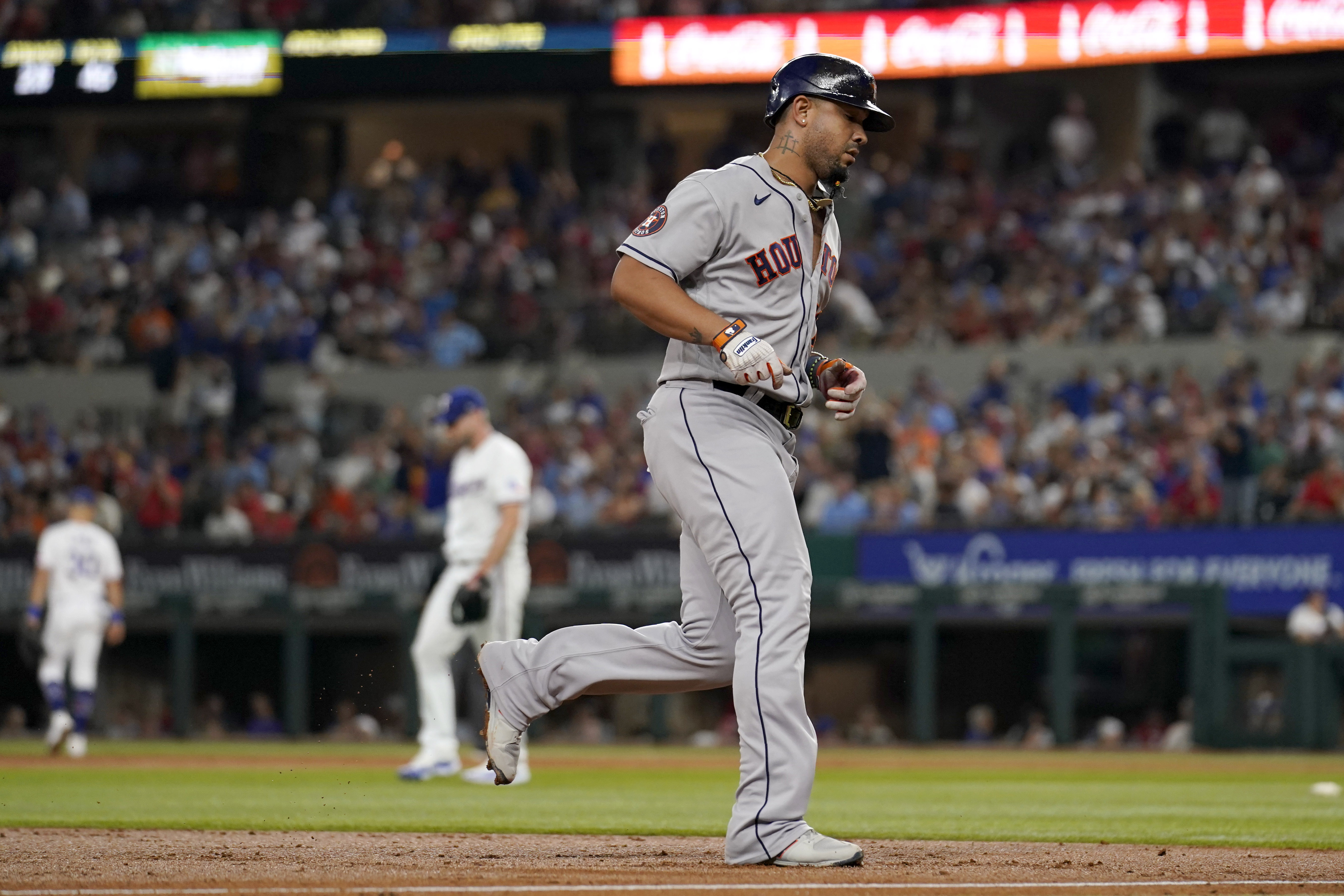 Houston Astros: José Abreu lauded for defense in Seattle opener