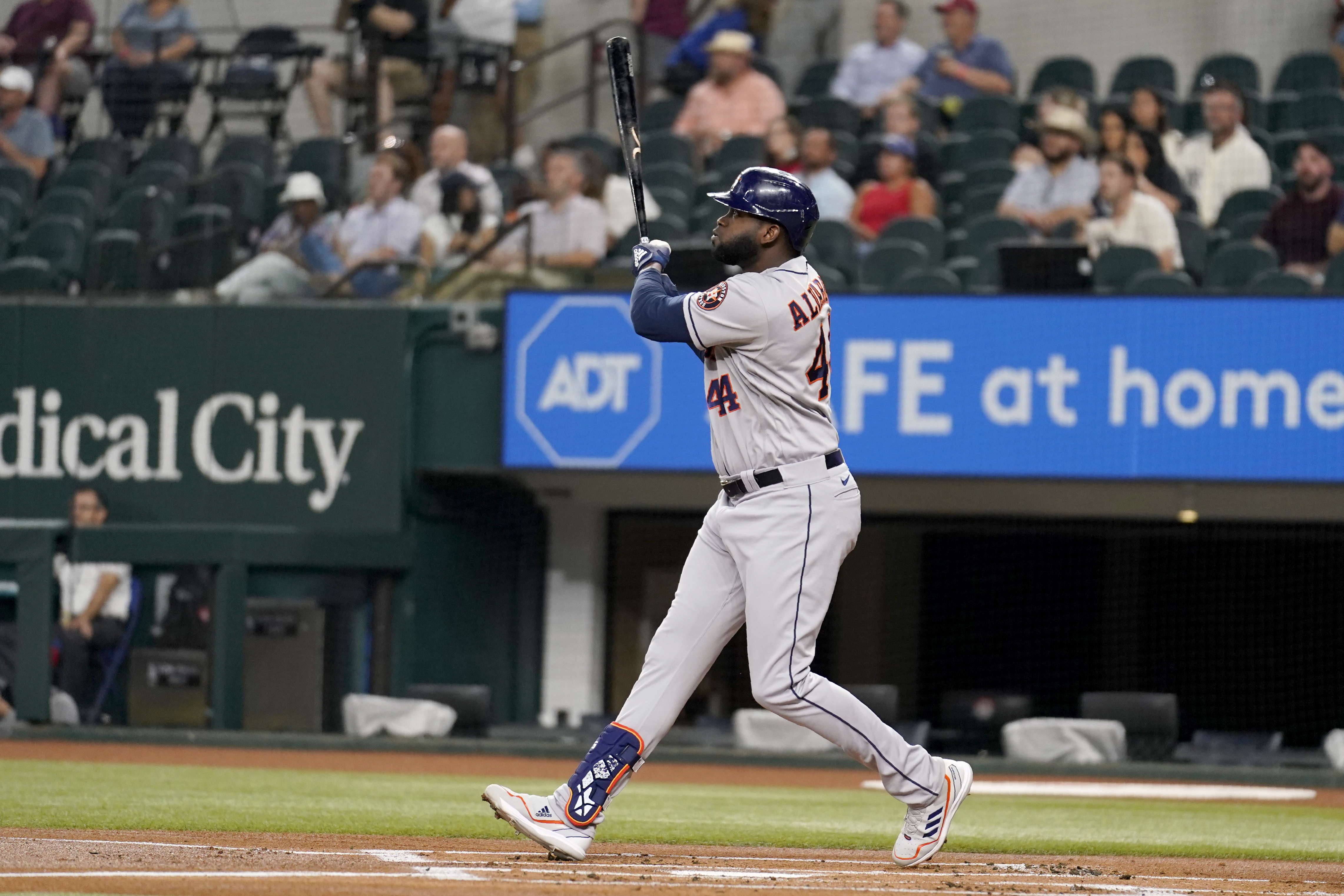 Houston Astros: José Abreu lauded for defense in Seattle opener