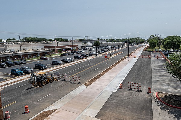 Bentonvilles Eighth Street widening project moves onto next phase with latest closing set to begin today Bentonvilles Eighth Street widening project moves onto next phase with latest closing set to begin today