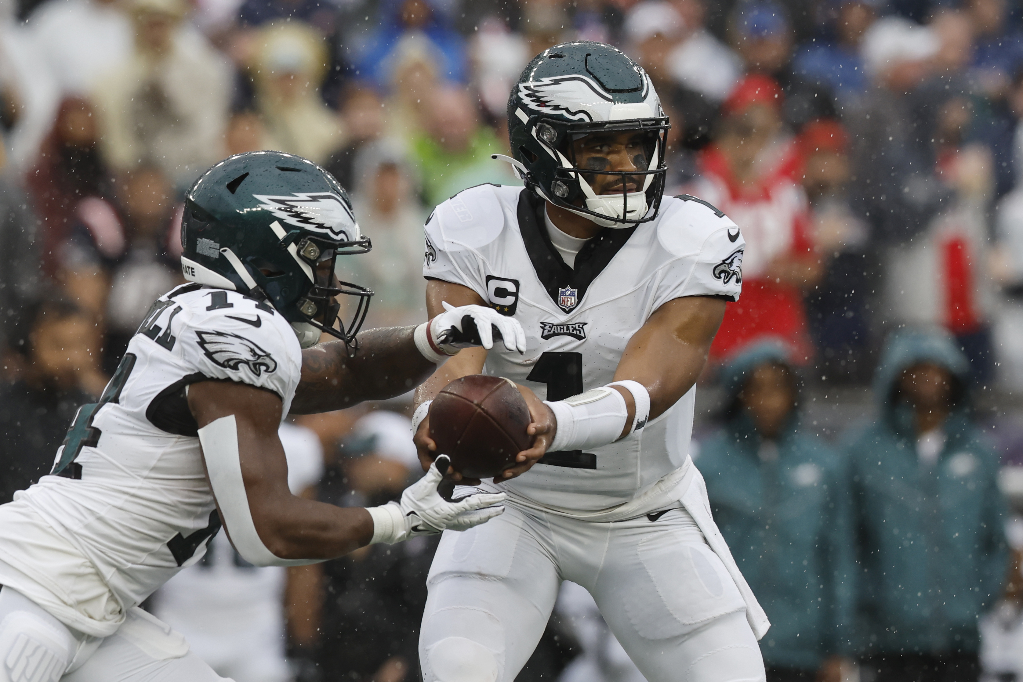 Philly starts fast, hangs on to beat New England