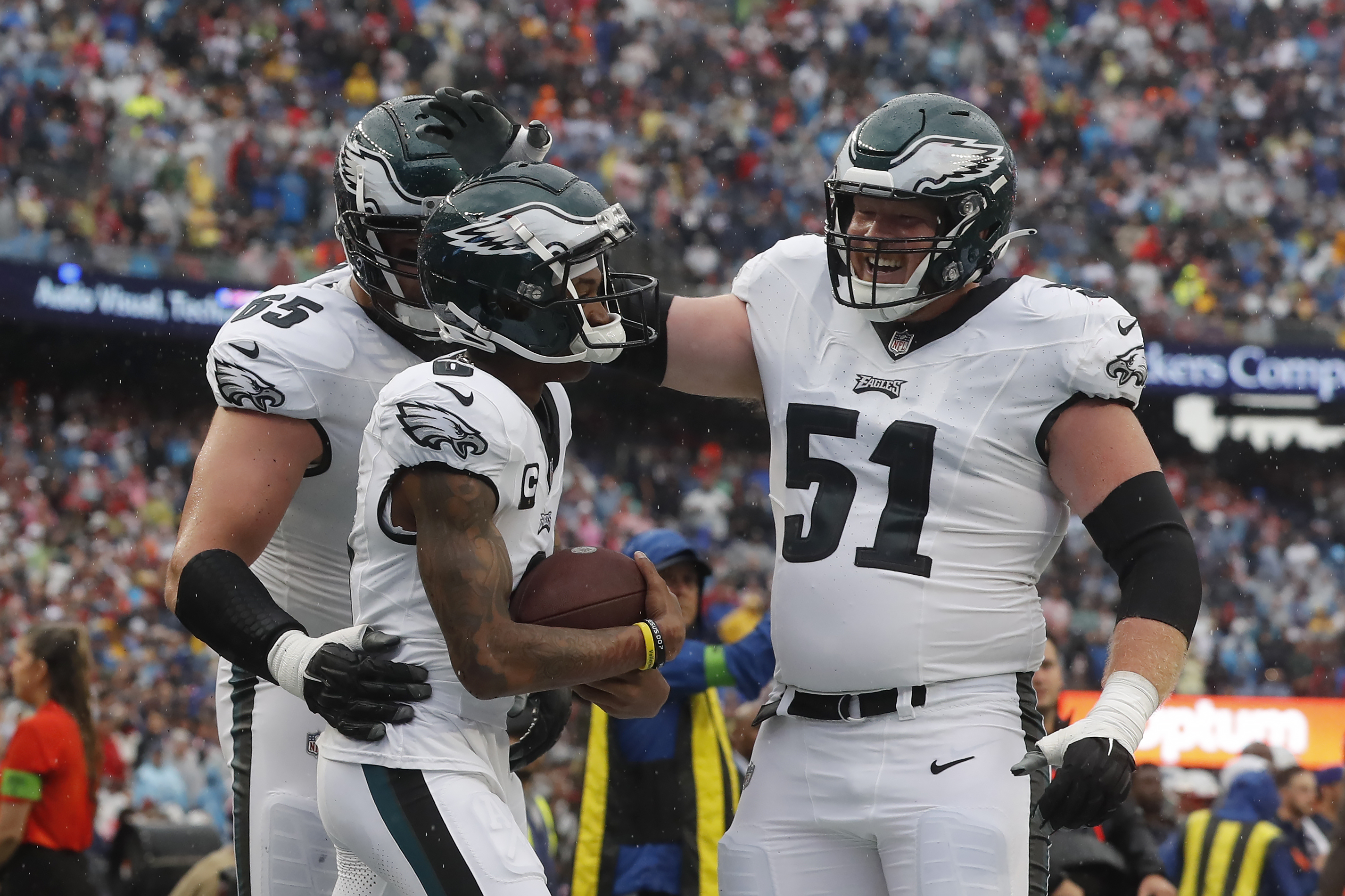 Philly starts fast, hangs on to beat New England