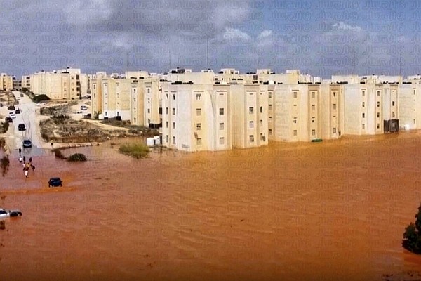 آلاف المفقودين في فيضانات ليبيا