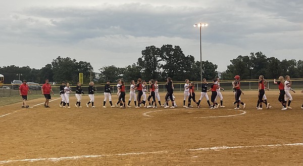 New Bloomfield softball falls short at Linn - Vimarsana News
