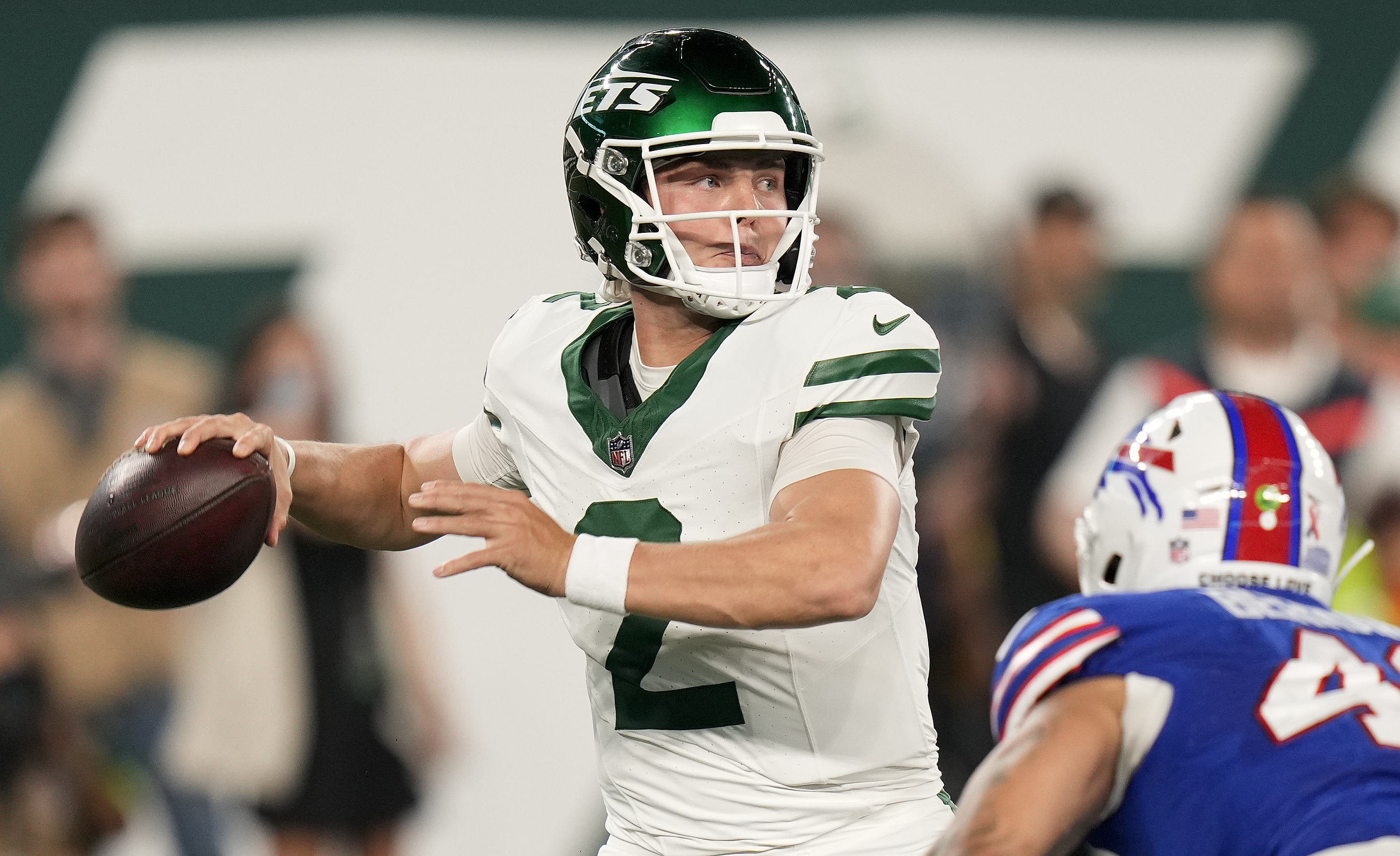 New York Jets overcome Aaron Rodgers' early exit to defeat Buffalo