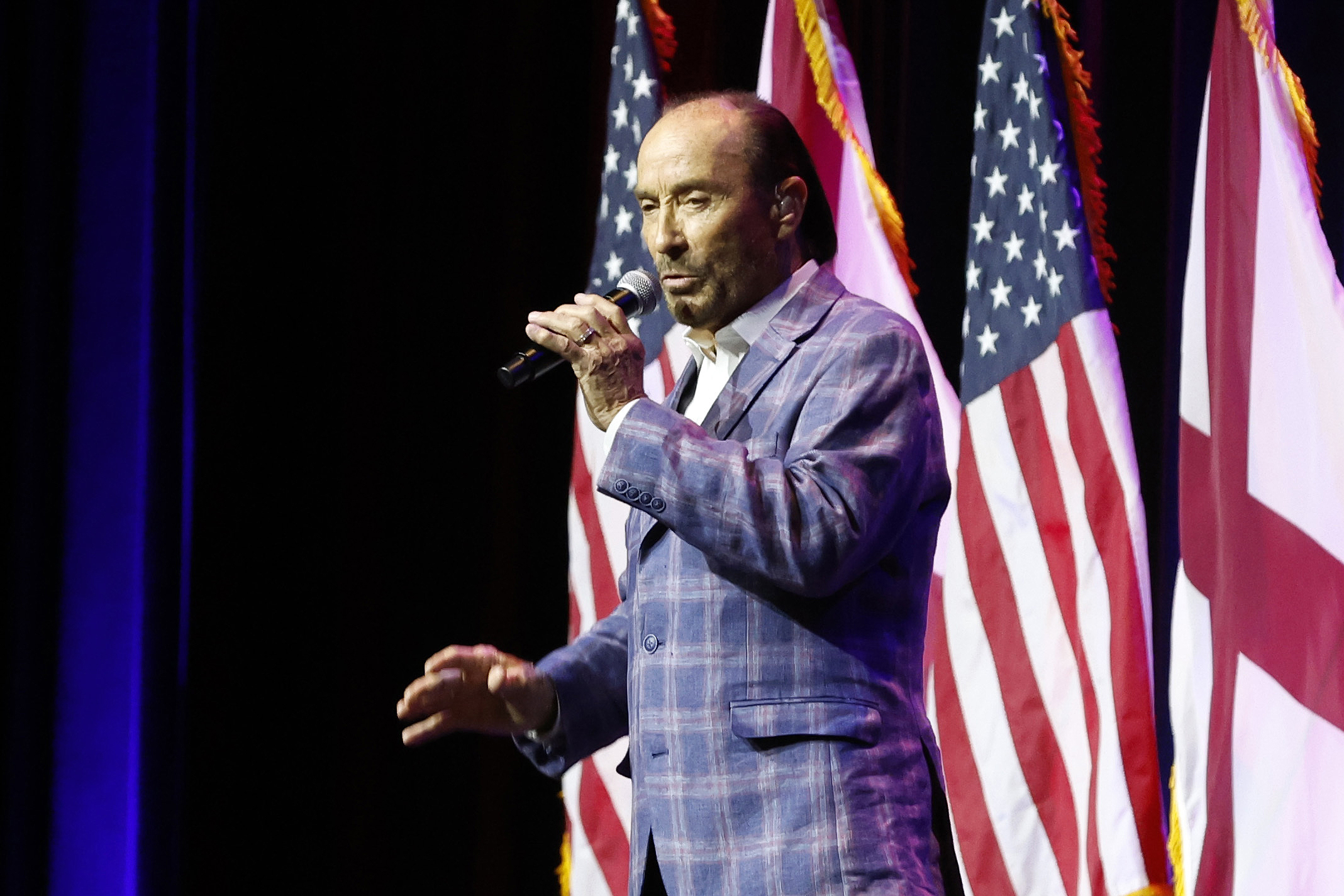 Singer Lee Greenwood to bring his American Spirit Tour to Texarkana's Perot Theatre - Vimarsana News