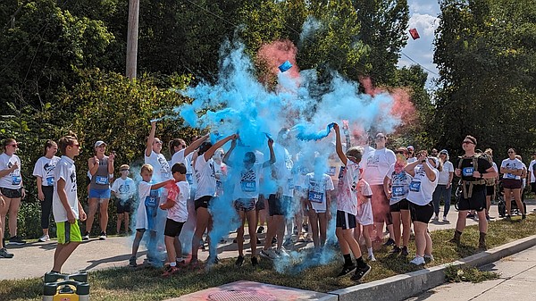 Color run gives veterans chance to connect - Vimarsana News