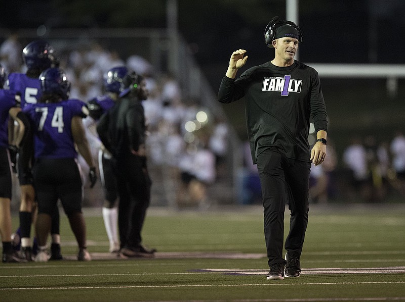 WholeHogSports - Phillips, Hogs' top high school recruit, signs