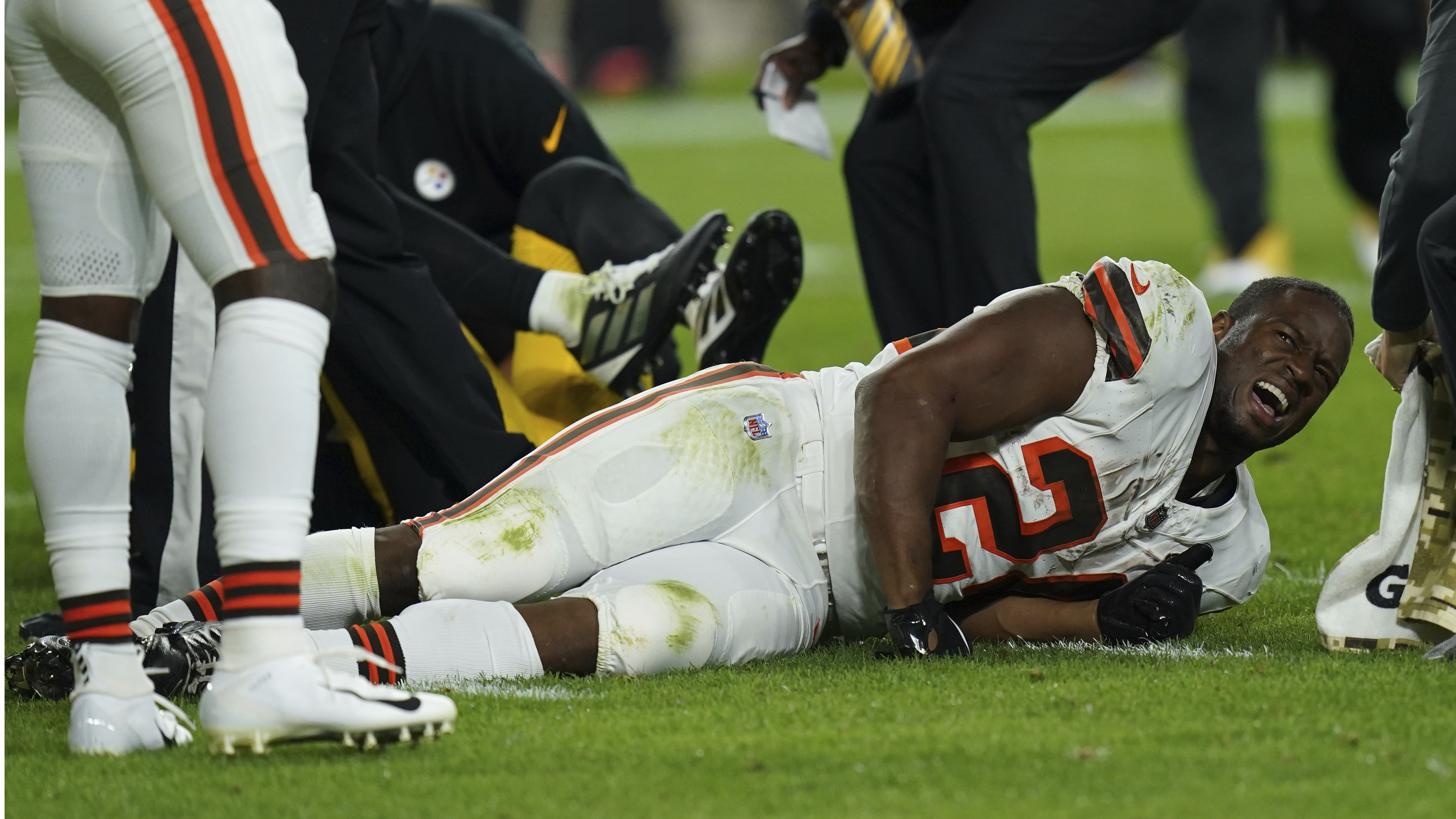 Steelers hold off Browns on 'Monday Night Football'; Nick Chubb