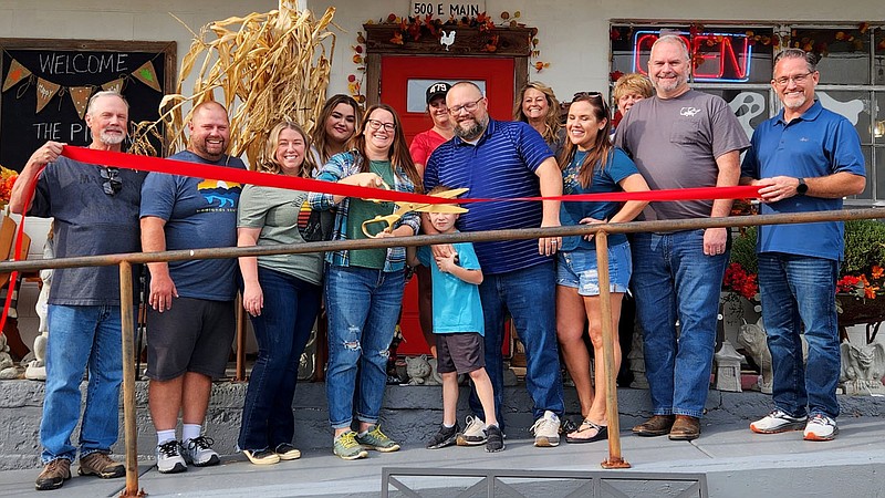 Ribbon cut at Pickin’ Chicken | Westside Eagle Observer