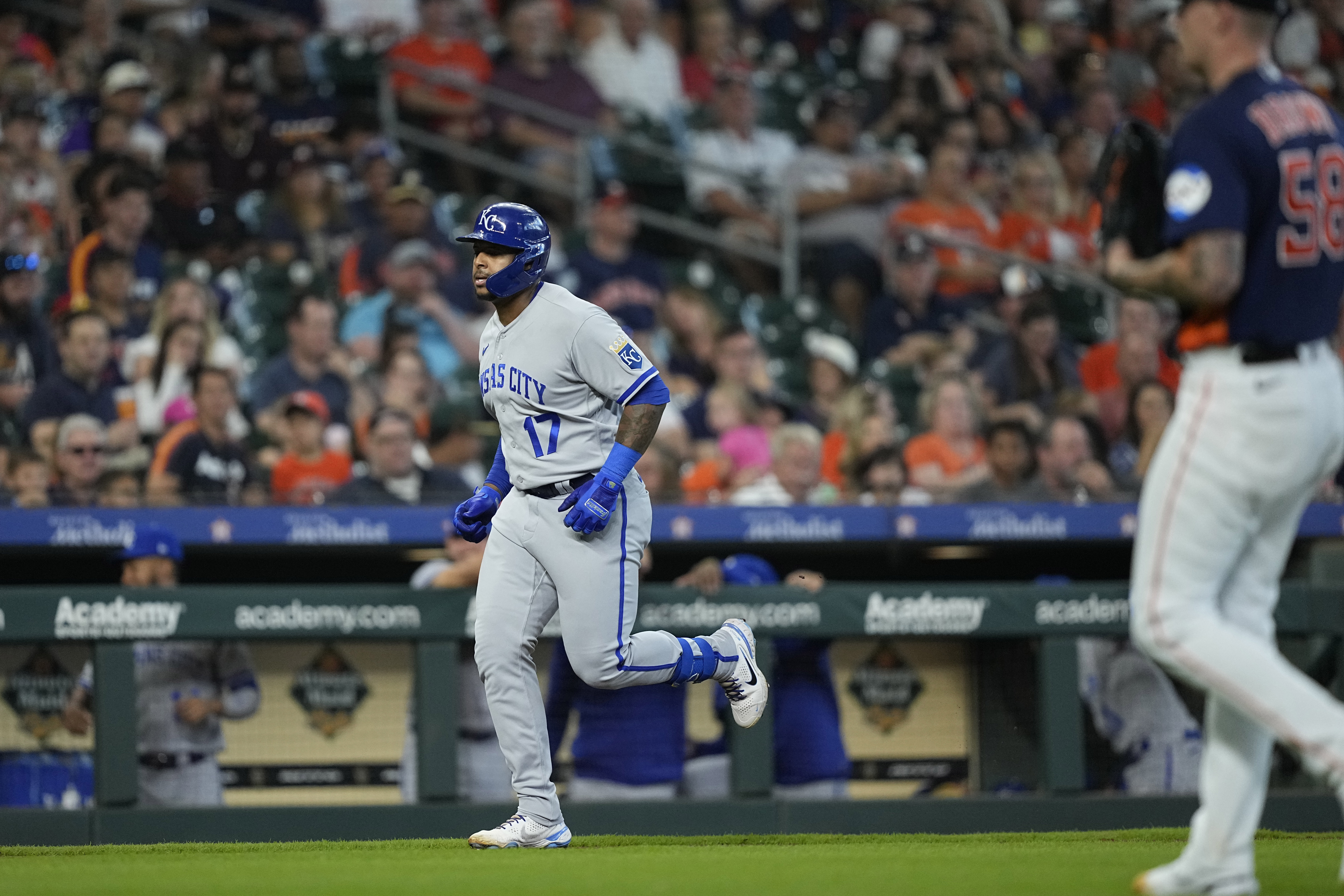 Patrick Wisdom hits two home runs vs. Royals