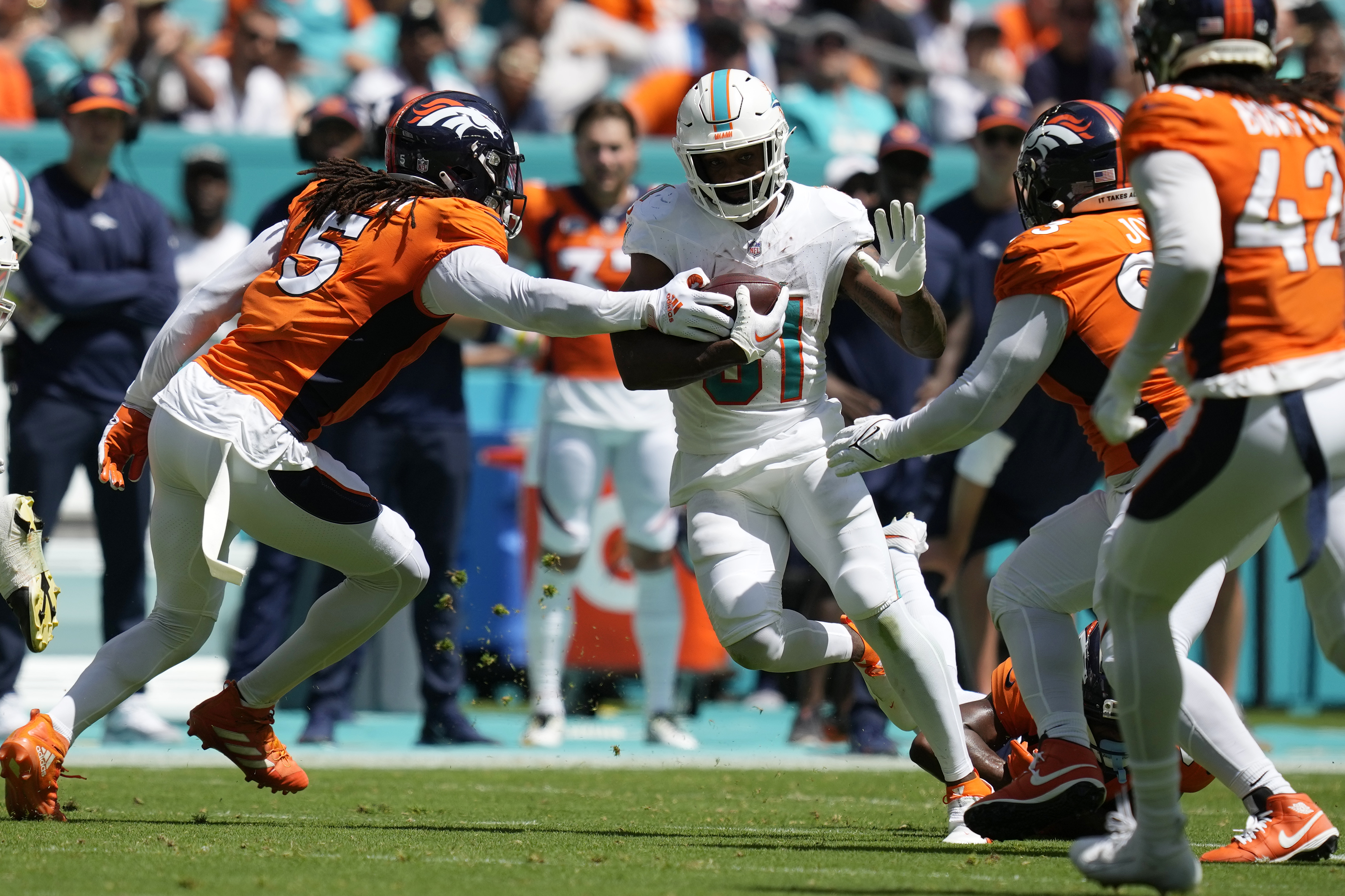 Pro Football: Dolphins demolish Broncos, 70-20, scoring the most