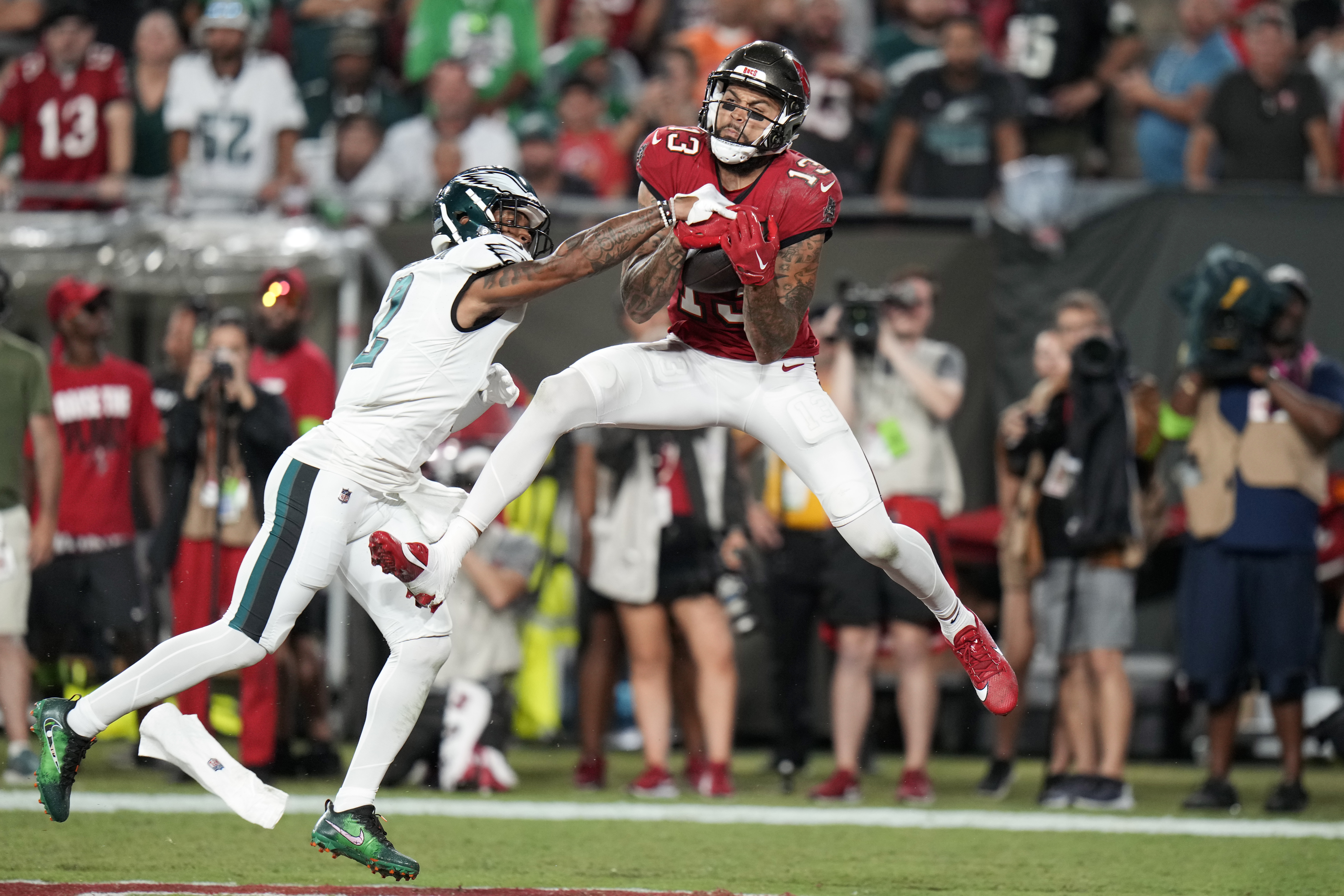 NFL Week 15: Jalen Hurts runs for 3 TDs as Eagles squeeze by Bears 25-20 -  6abc Philadelphia