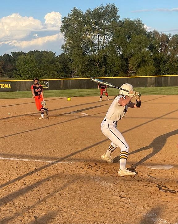 Fulton softball’s bats too much for stateranked Kirksville Fulton Sun