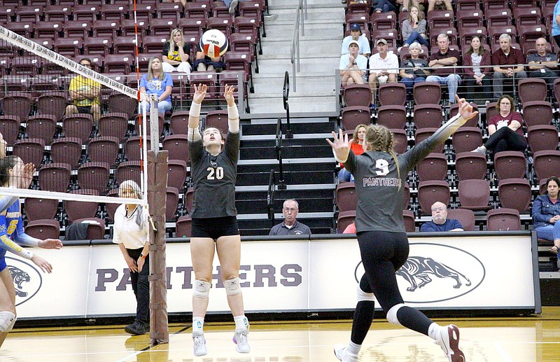Mark Ross/Special to Herald-Leader
Siloam Springs setter Haley Thomas (No. 20) sets Lillian Wilkie in Thursday's match against Mountain Home inside Panther Activity Center. Siloam Springs defeated Mountain Home 3-2.