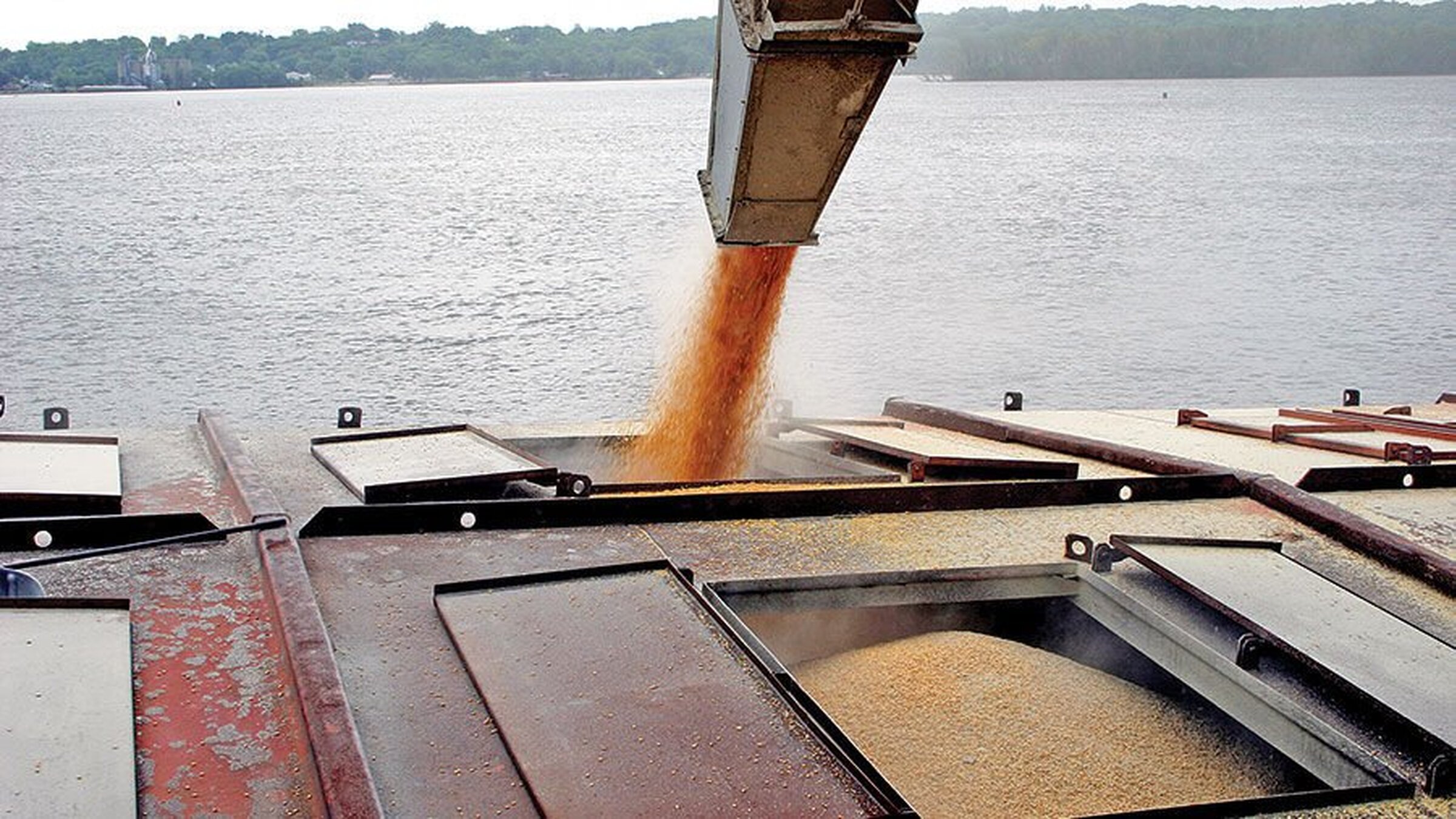 Barge rates rise as river ebbs