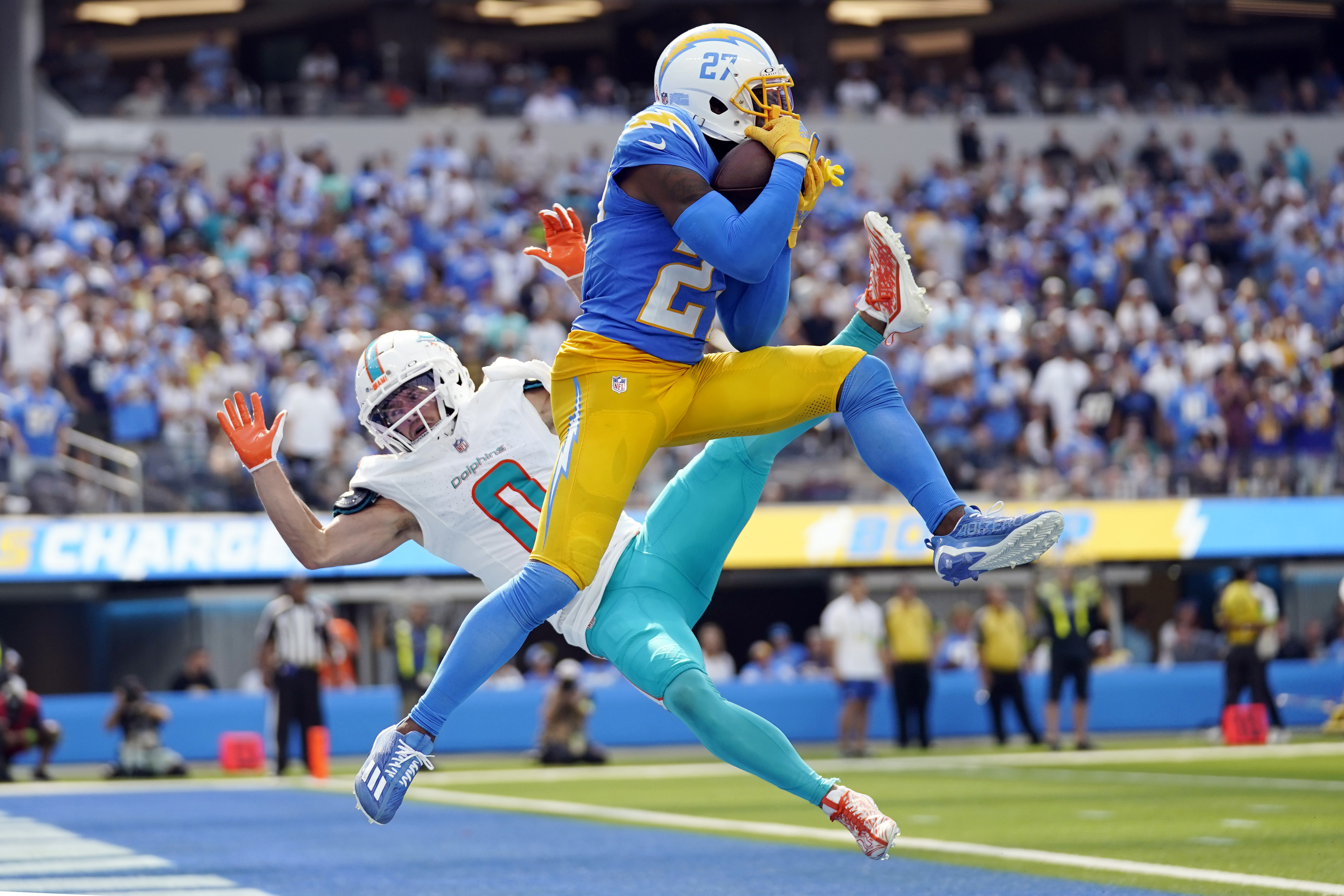 Who are the experts taking in Chargers vs. Dolphins?