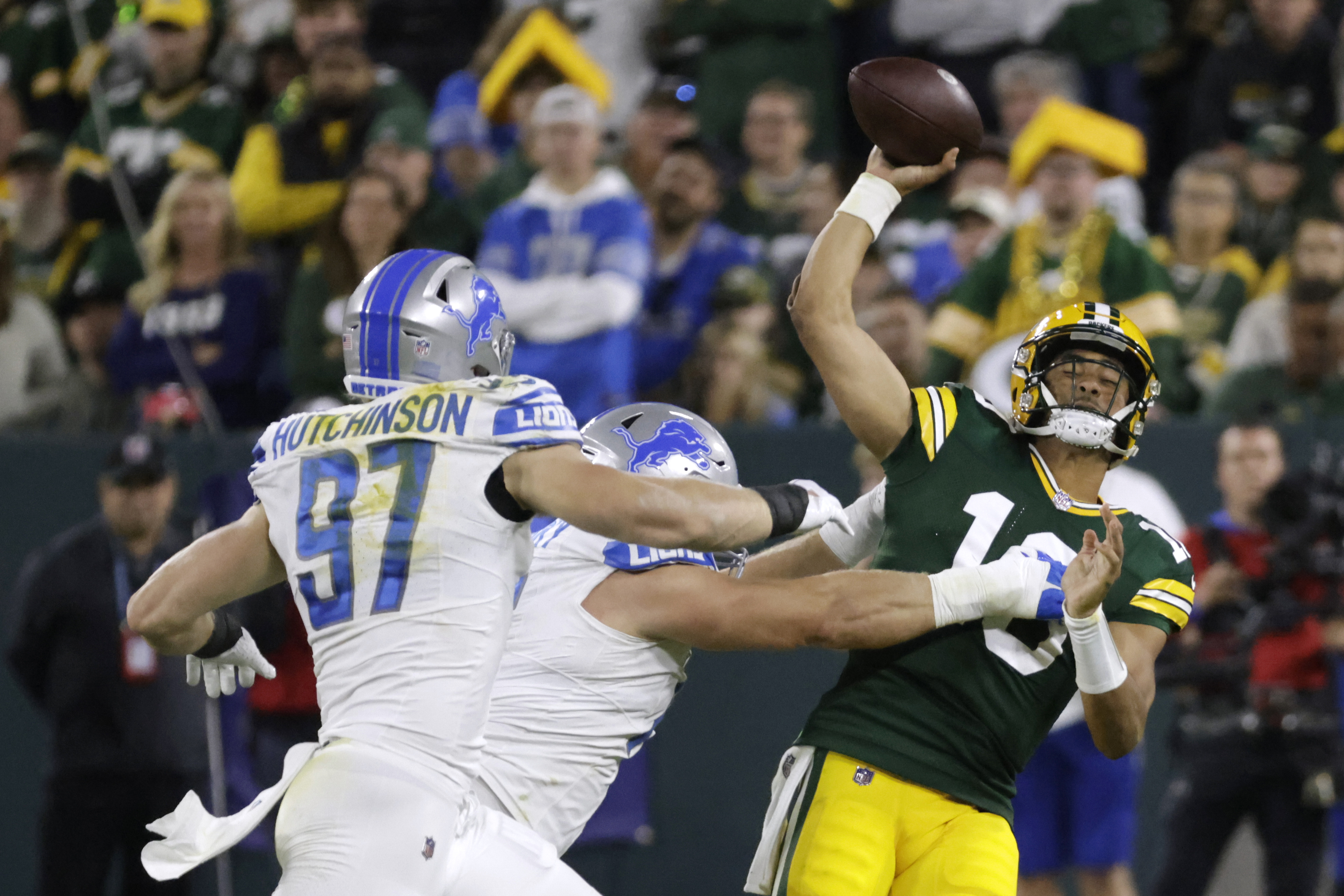 Montgomery breaks out, scores 3 TDs on Packers