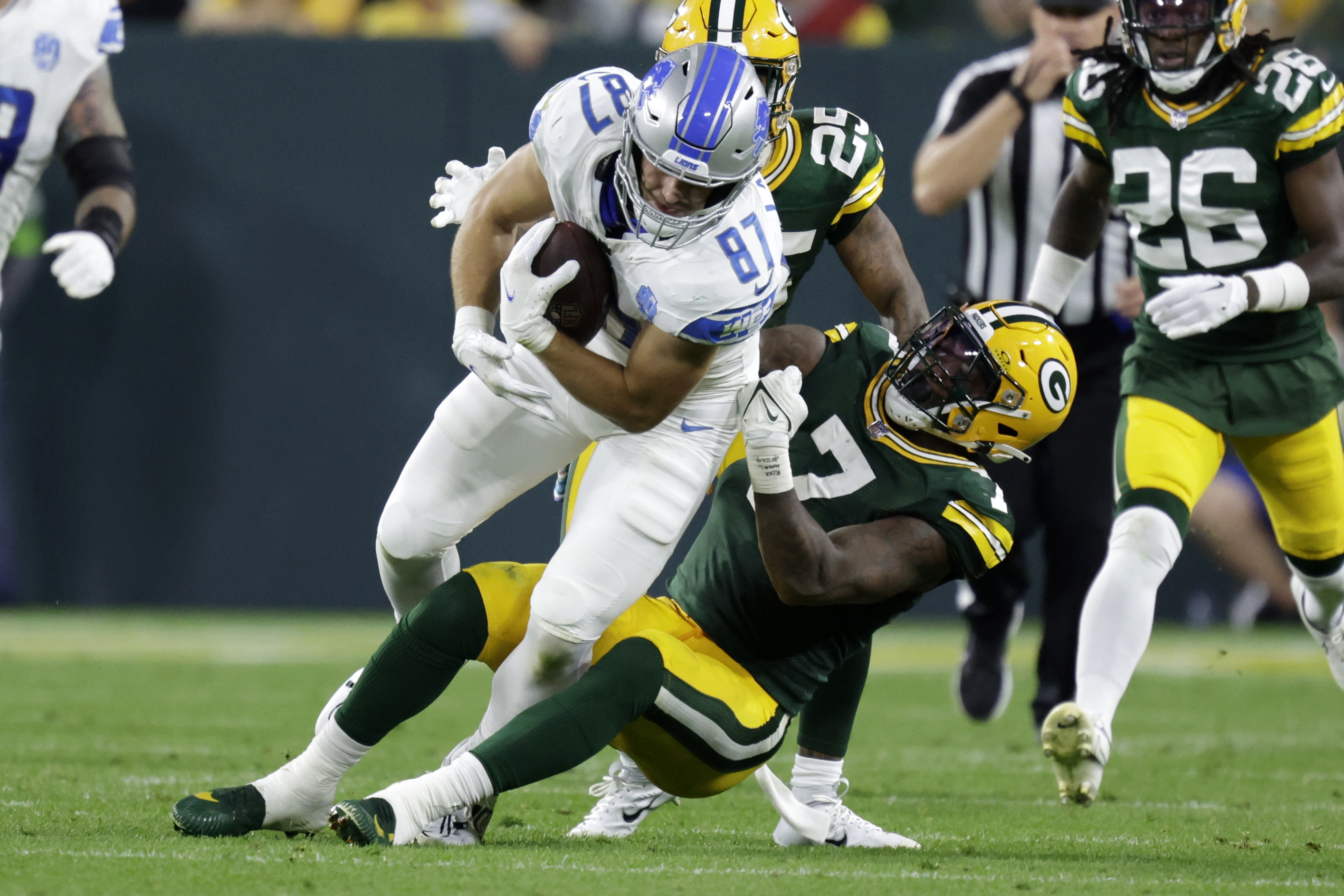 Montgomery breaks out, scores 3 TDs on Packers