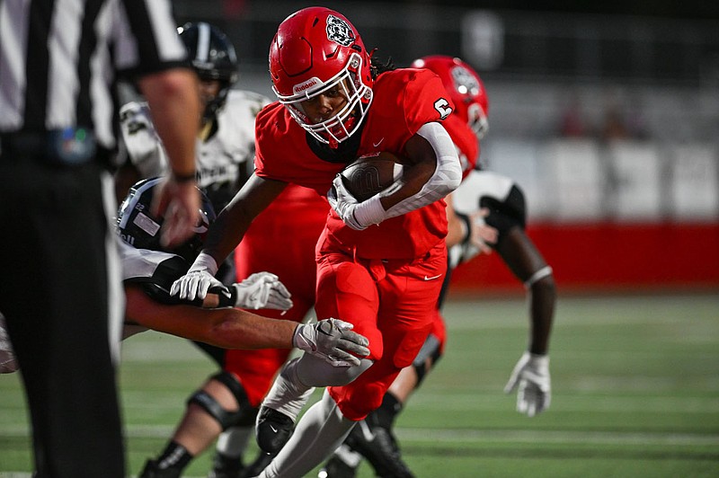 WholeHogSports - Phillips, Hogs' top high school recruit, signs