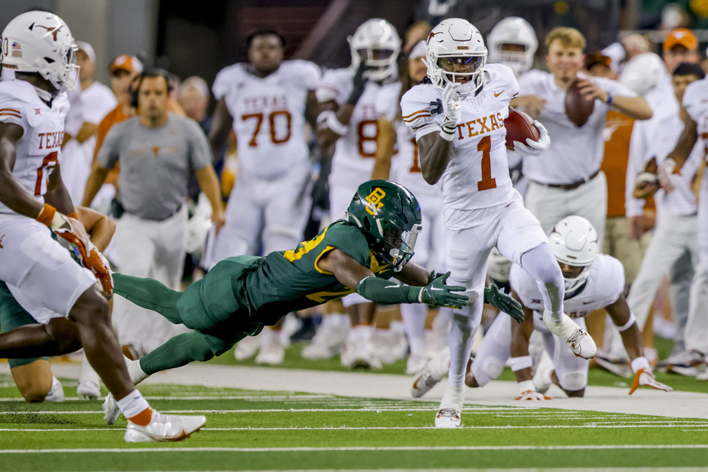 Perfect seasons on line as No. 3 Texas, No. 24 Kansas clash