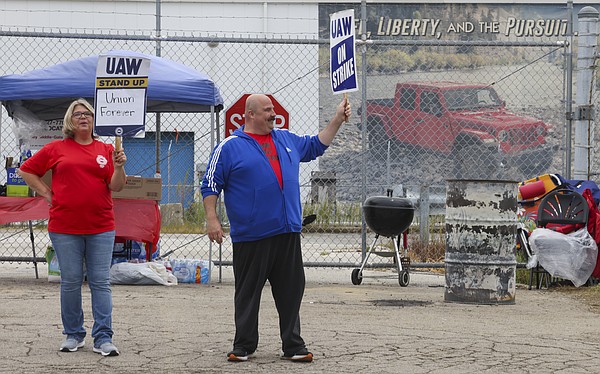 7000 more autoworkers at two plants join strike 7000 more autoworkers at two plants join strike