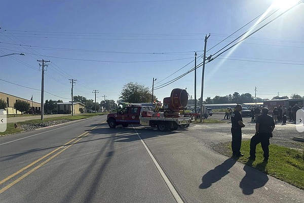 Illinois truck crash kills five, forces evacuation due to ammonia leak - Vimarsana News