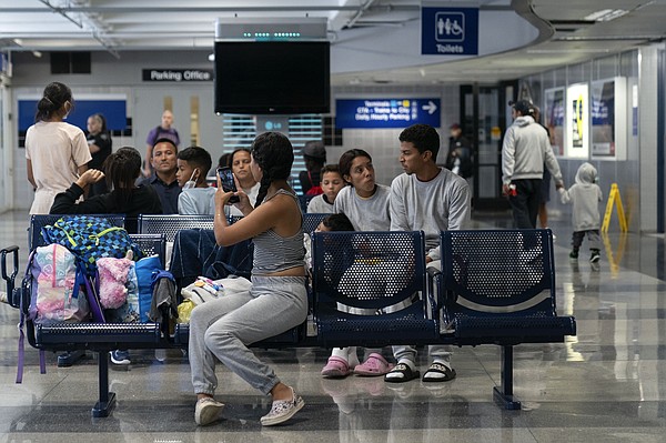 Migration crisis lands at OHare Migration crisis lands at OHare