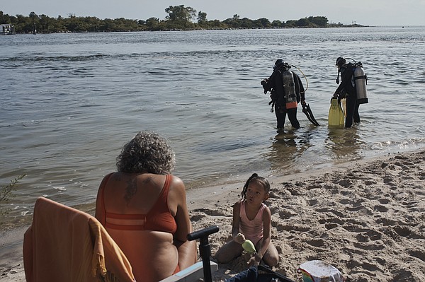 Diving groups tackle cleanup of plastic waste - Vimarsana News