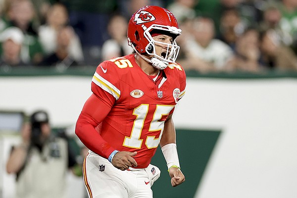 Patrick Mahomes, Chiefs Hold on to Beat Jets 23-20 With Taylor