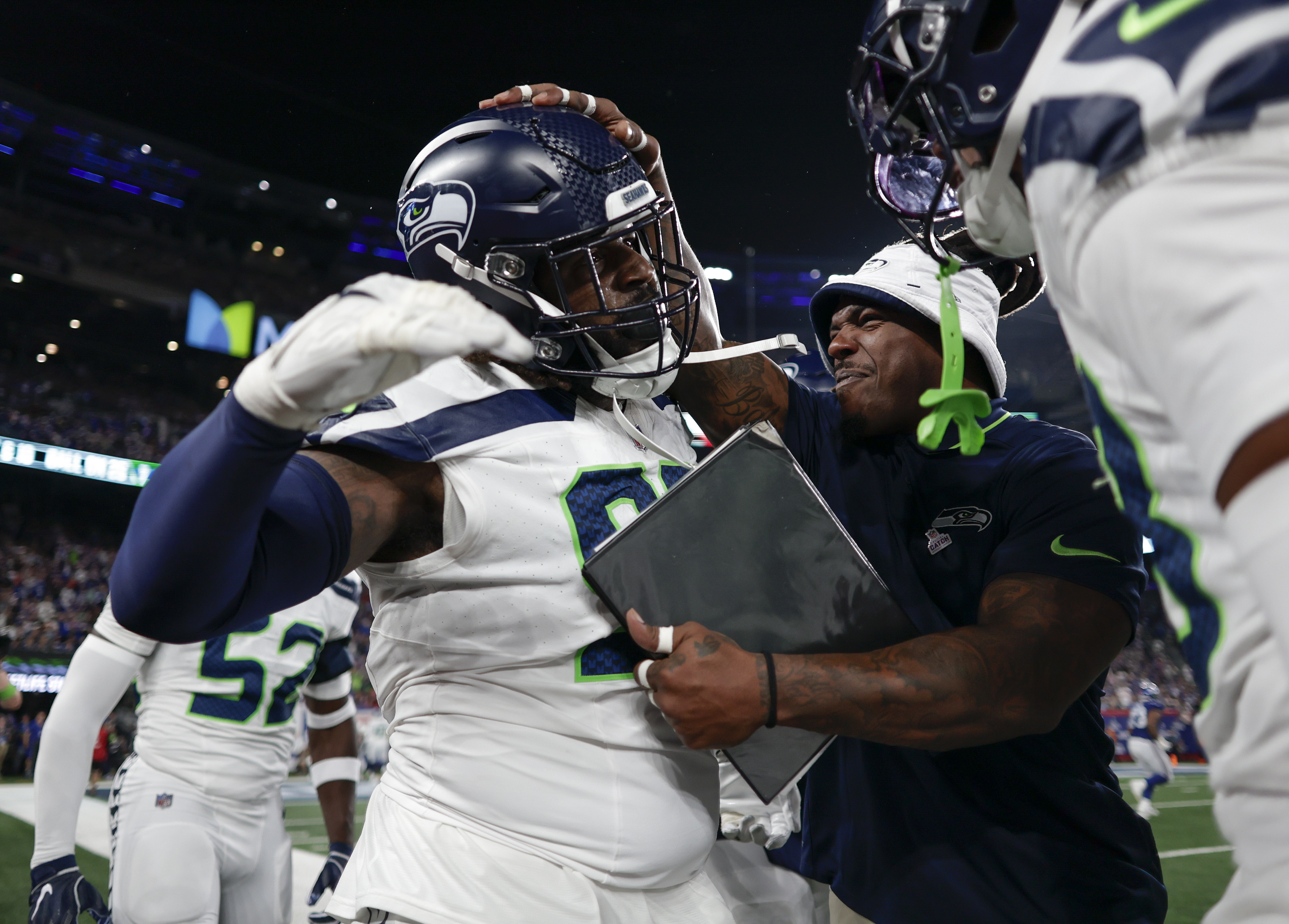 Seahawks smother Jones, win handily