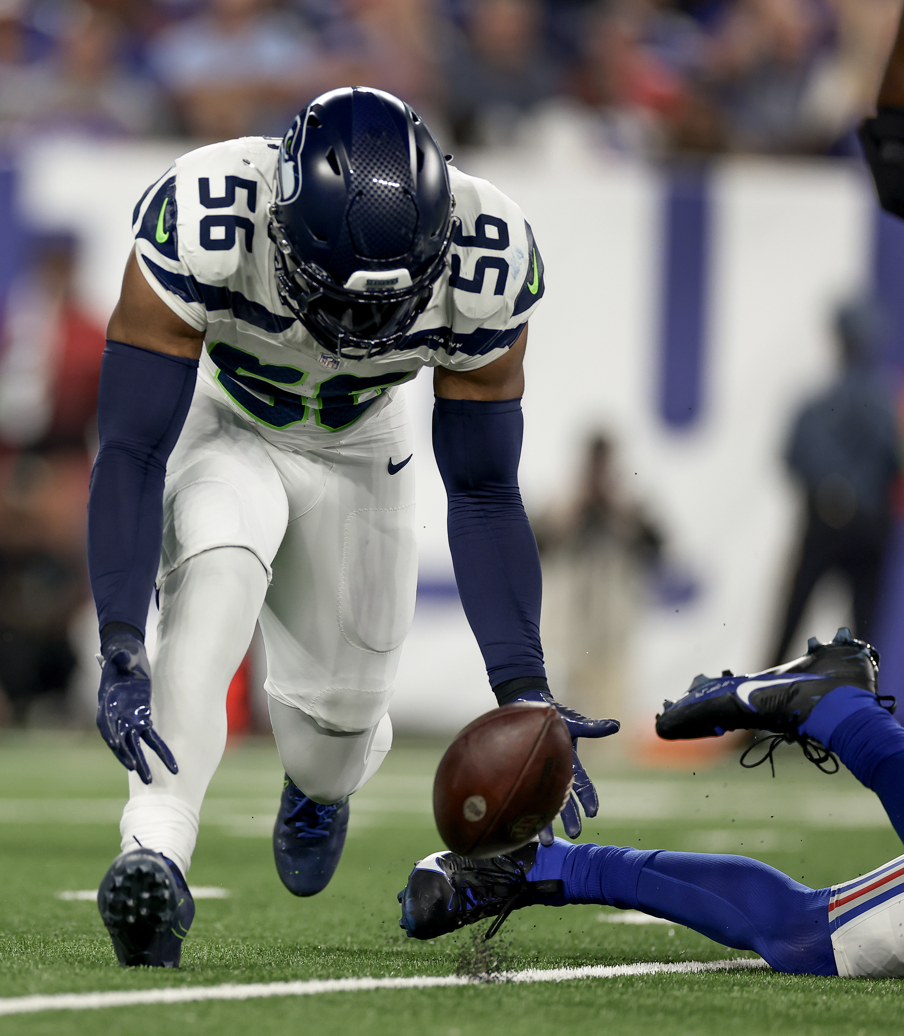 Seahawks smother Jones, win handily