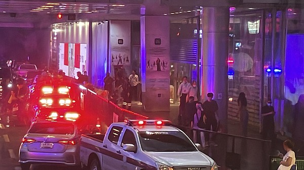 Teen held in shooting at Thai mall; 2 dead - Vimarsana News