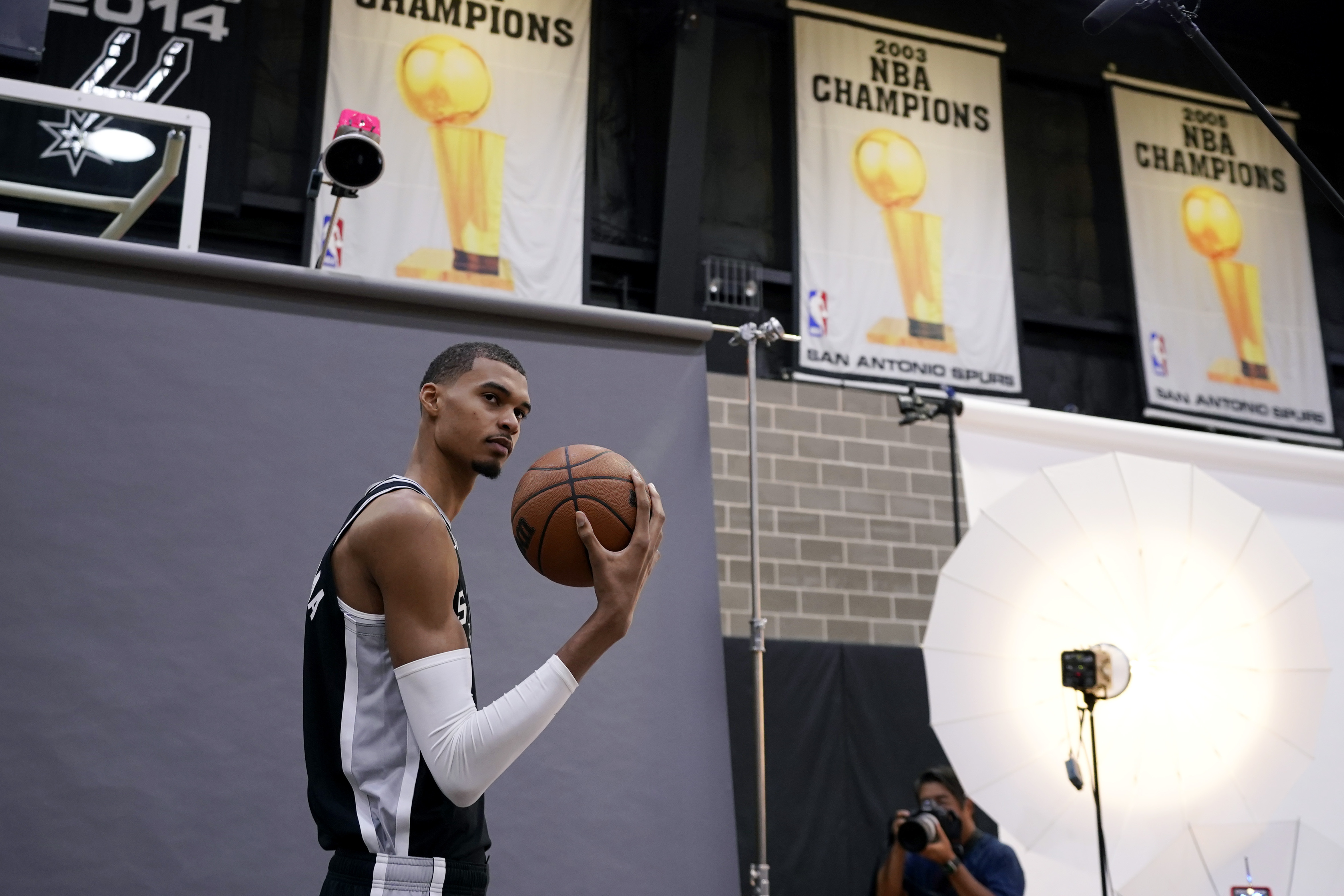 Top NBA Draft prospect Victor Wembanyama lands on Spurs mural in San Antonio